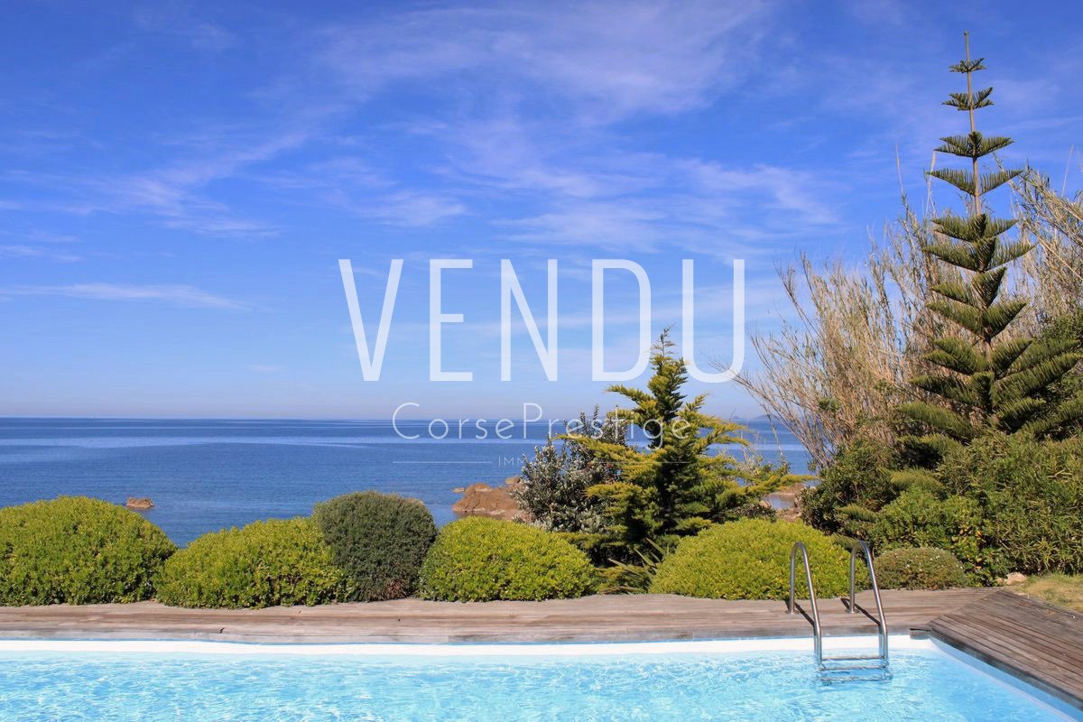 golfe-ajaccio-villa-pieds-dans-l-eau-m09